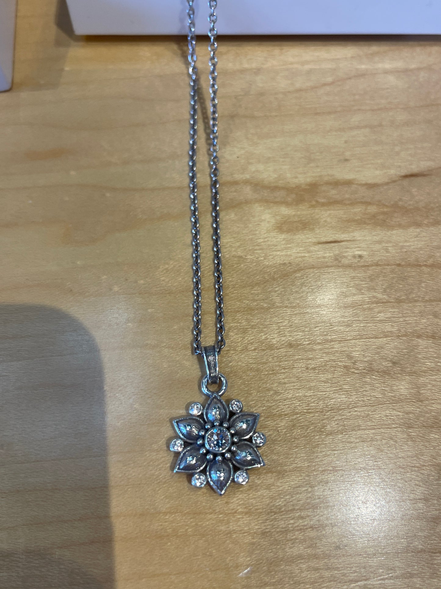 CORA NECKLACE