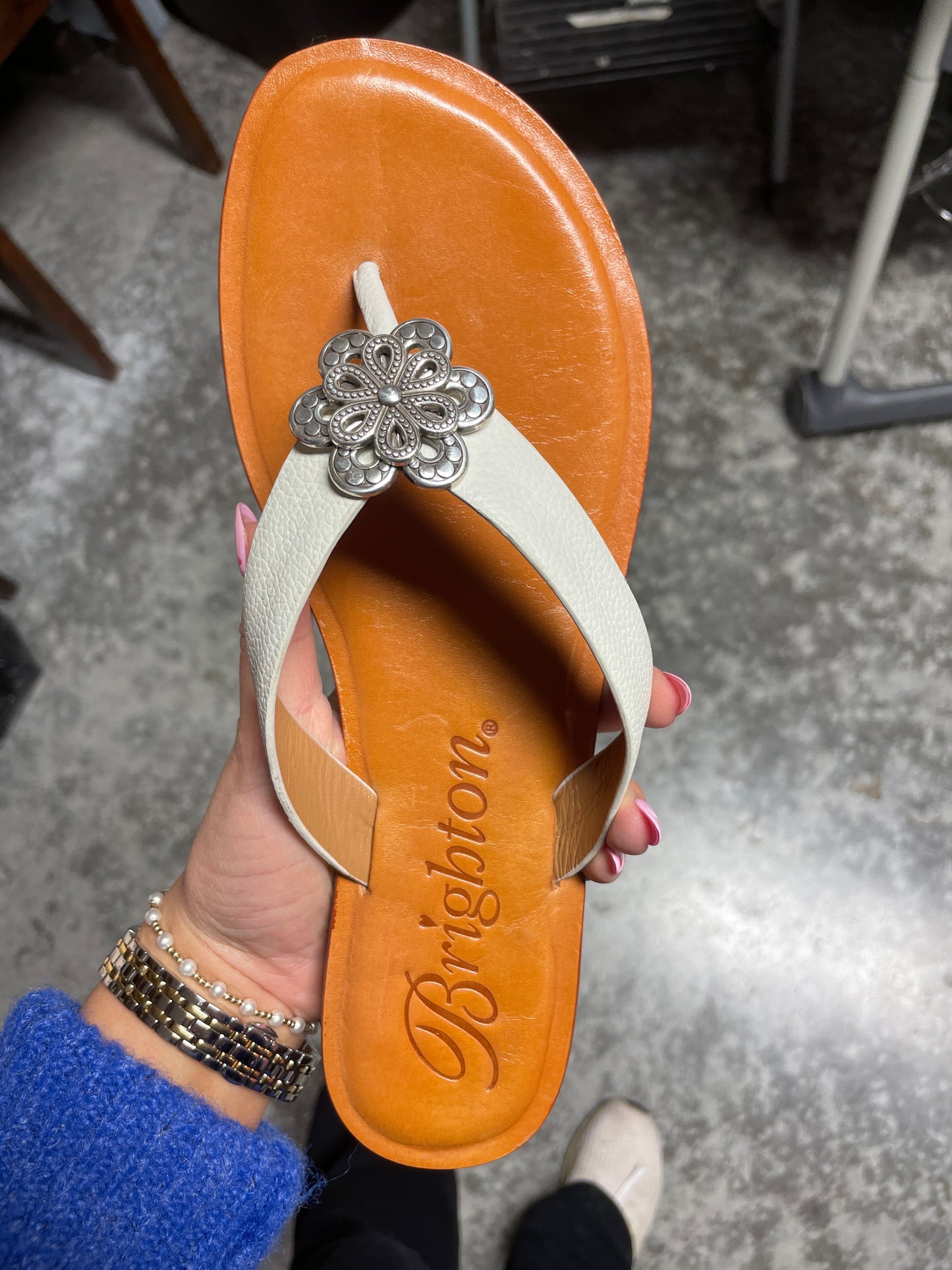 ASTER WHITE FLOWER THONG