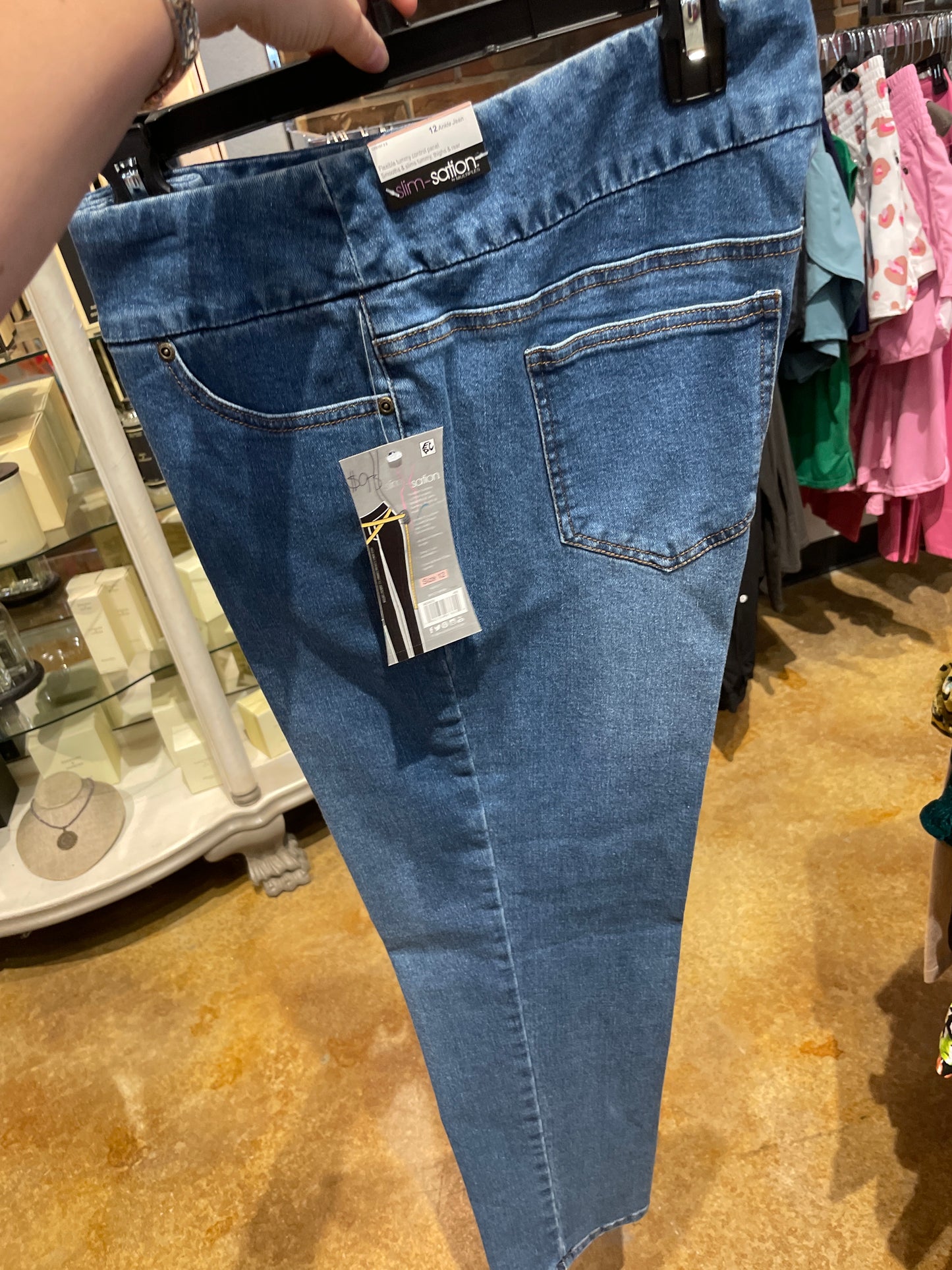 ANKLE JEAN PANTS