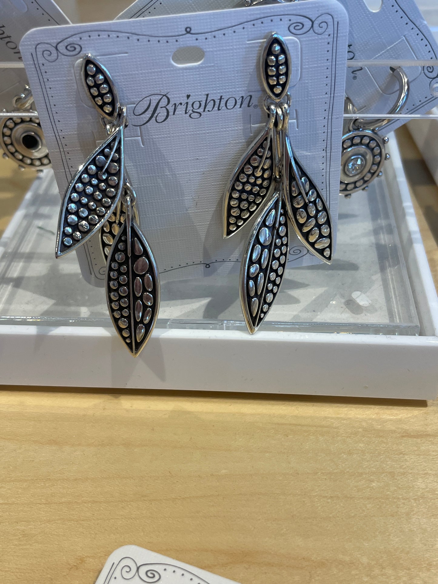 PEBBLE LEAF EARRINGS