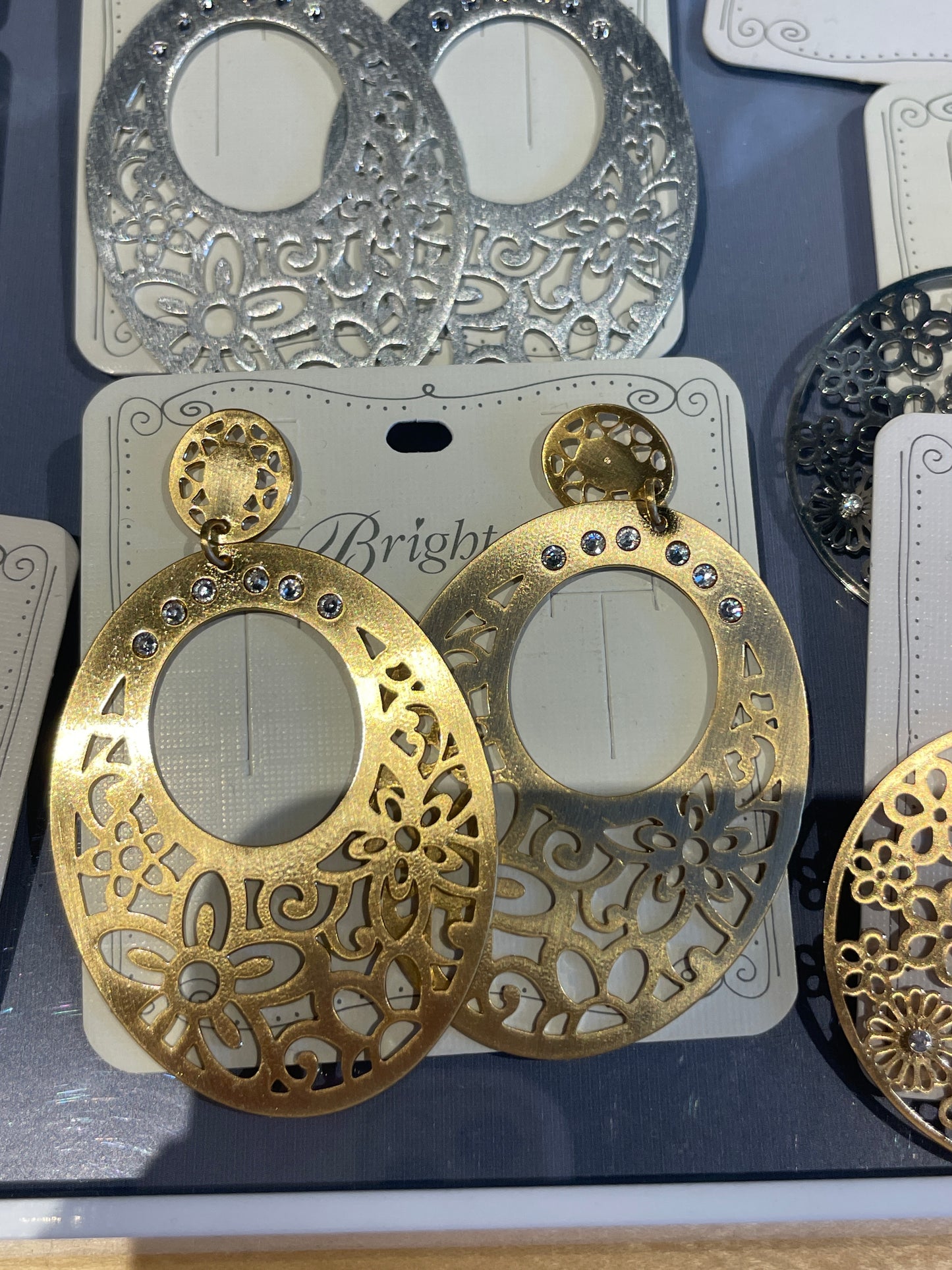 POSH GARDEN DROP EARRING