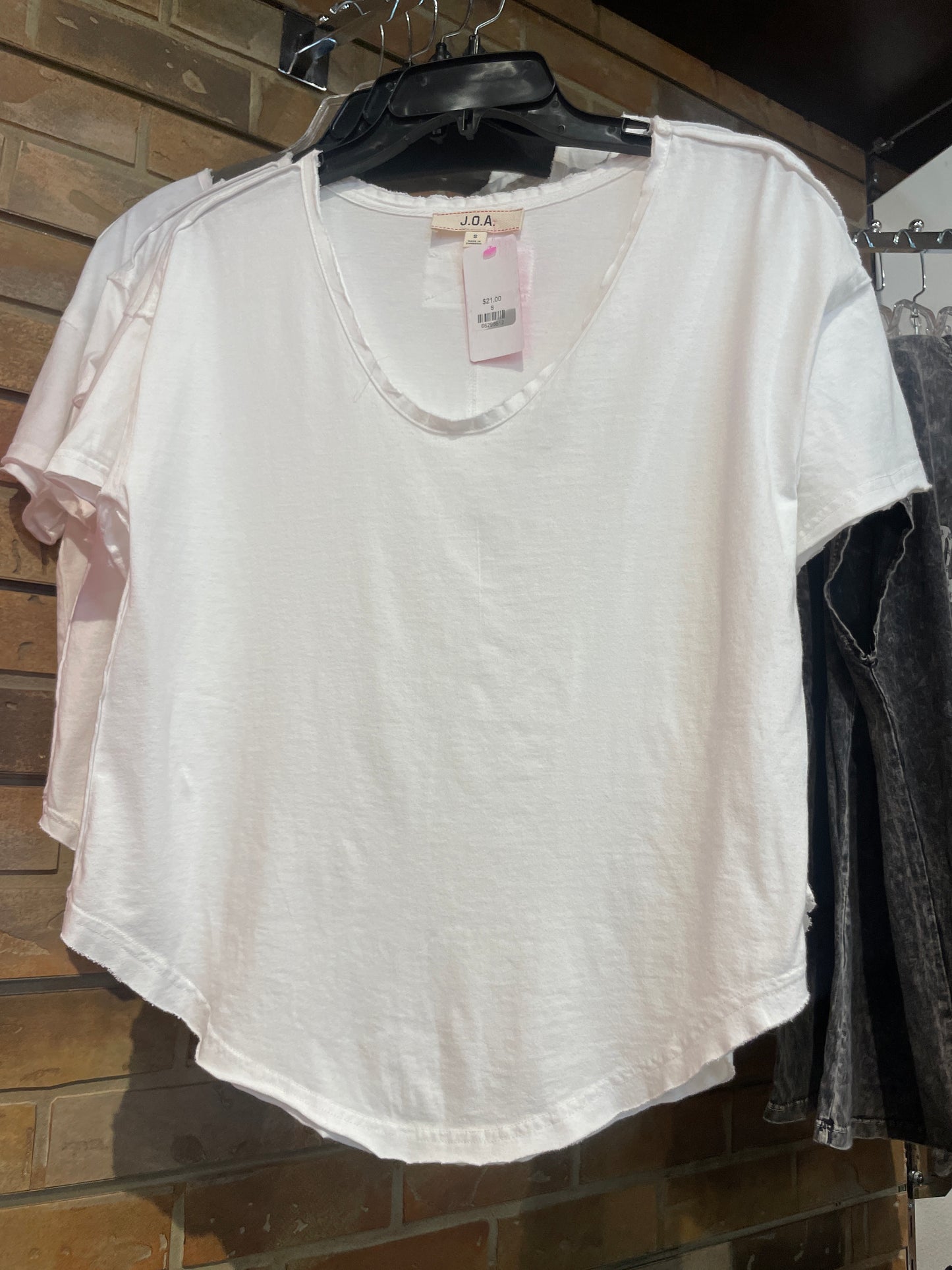 WHITE TEE SHIRT