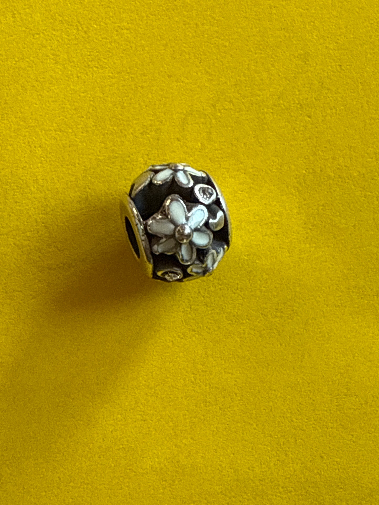 SIL/WHT MINI LOVE DAISY BEAD