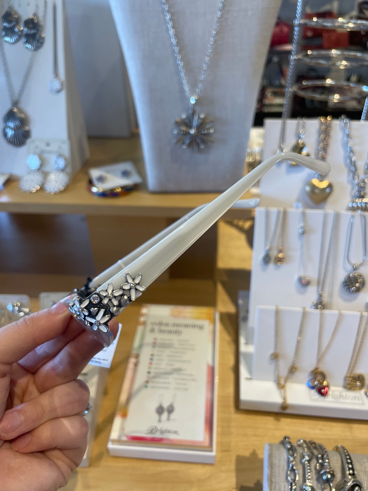 LOVE DAISY READERS WHITE PEARL