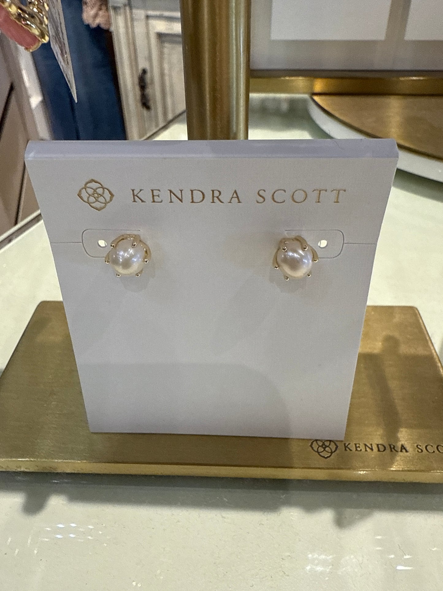 ASHTON PEARL EARRING