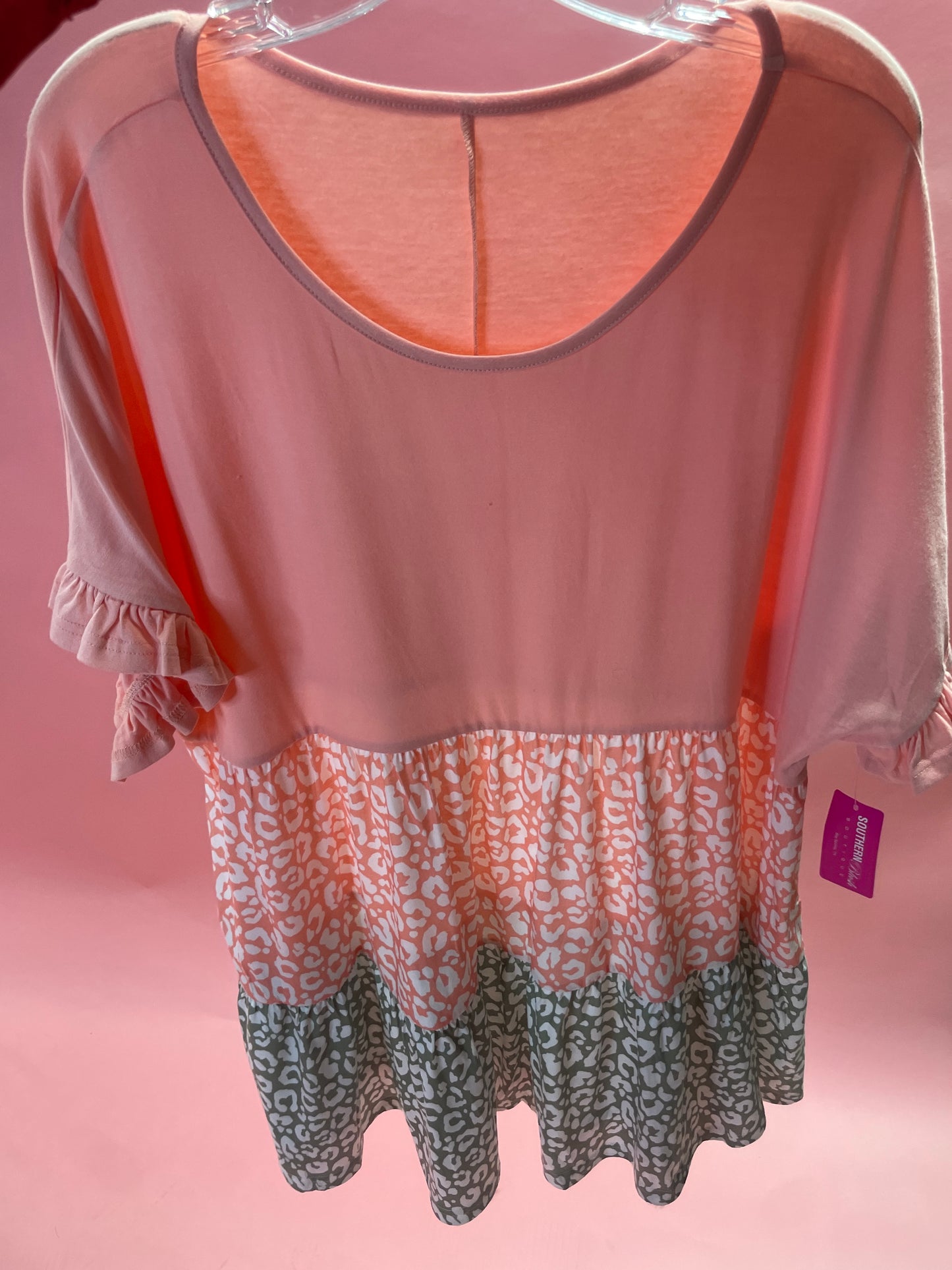 Pink Ruffled Short Sleeve Leopard Splicing Flowy Plus Size Top