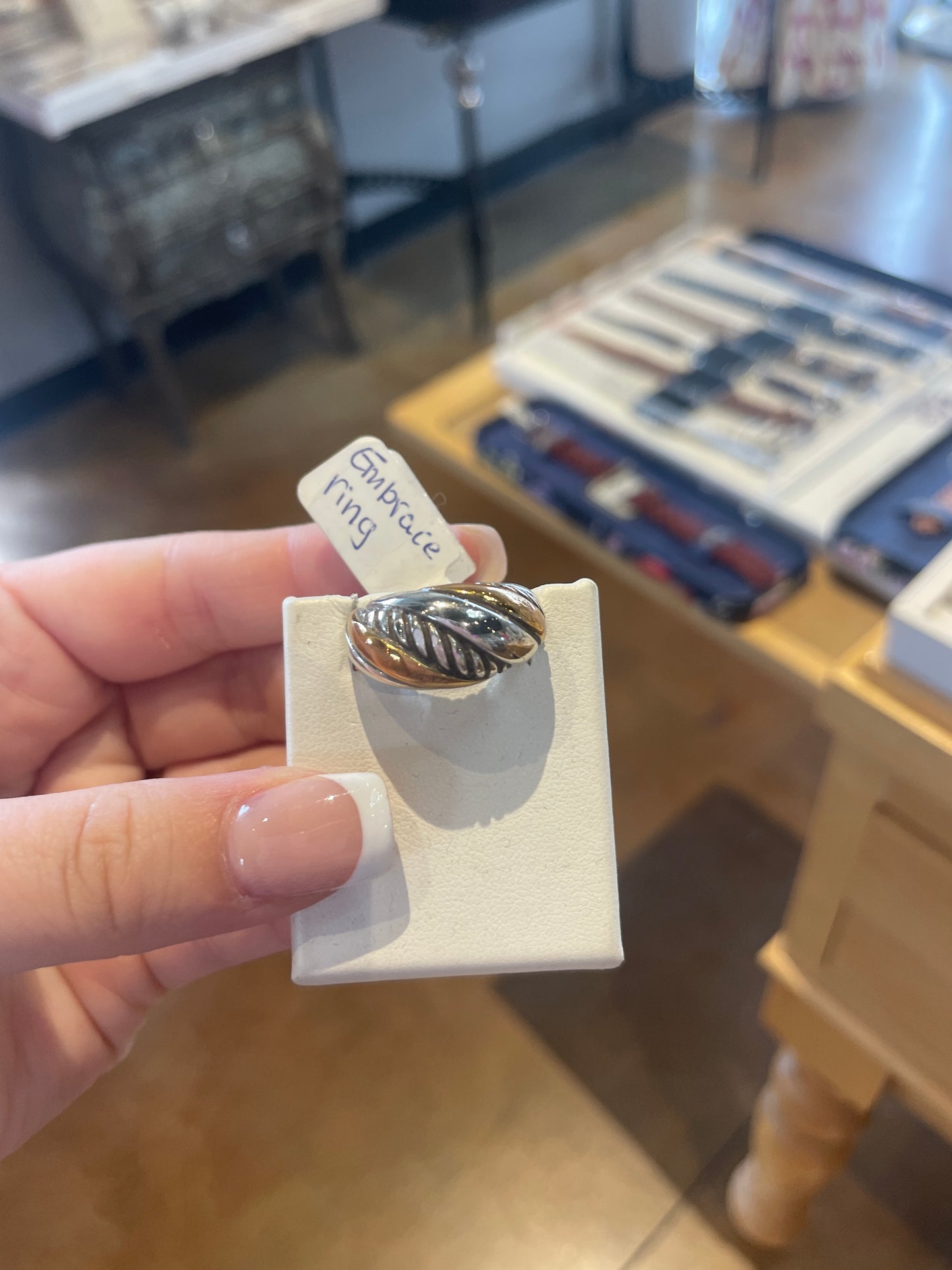 Embrace Ring~1