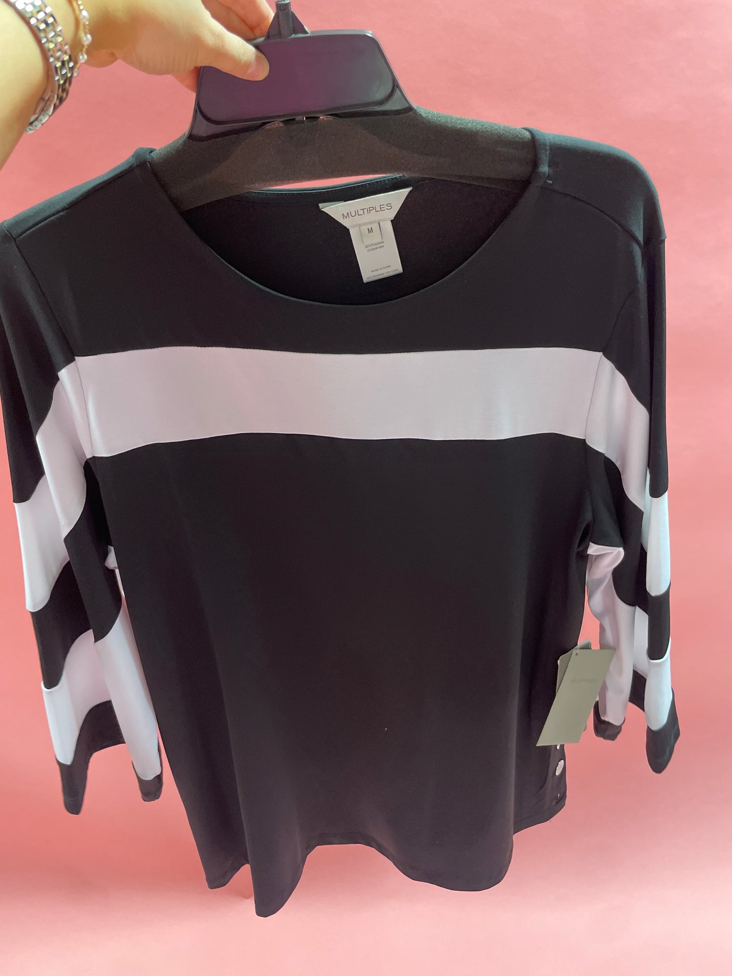 BLACK 3/4 SLV TOP W WHITE STRIPE