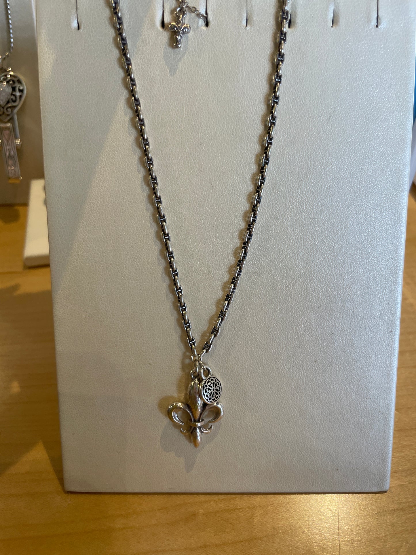 FERRARA FLEUR DE LIS PT NCK