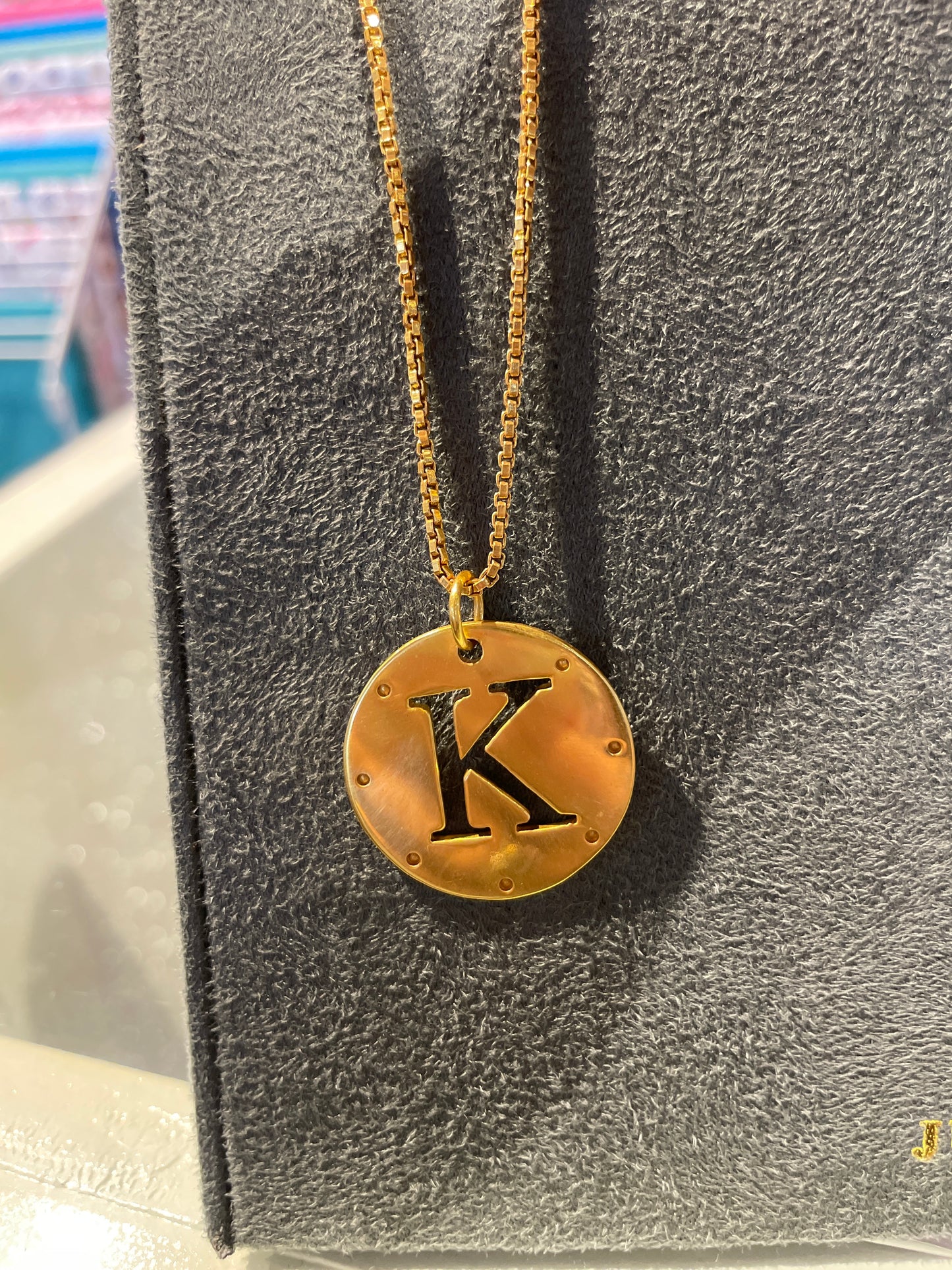 MONOGRAM PENDENT GOLD "K"