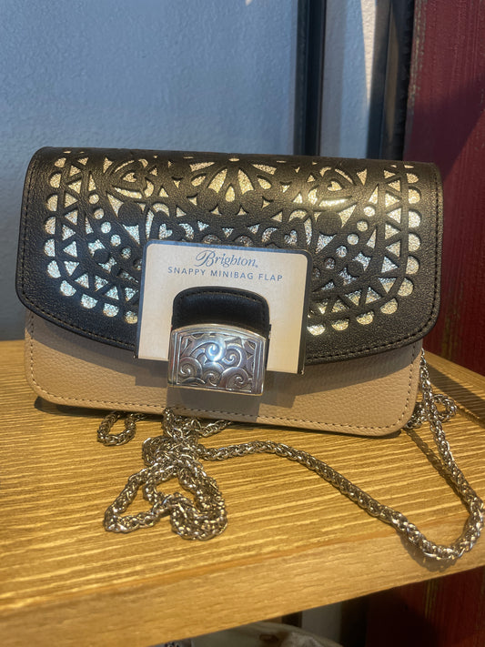 BLK VIENNA SNAPPY FLAP