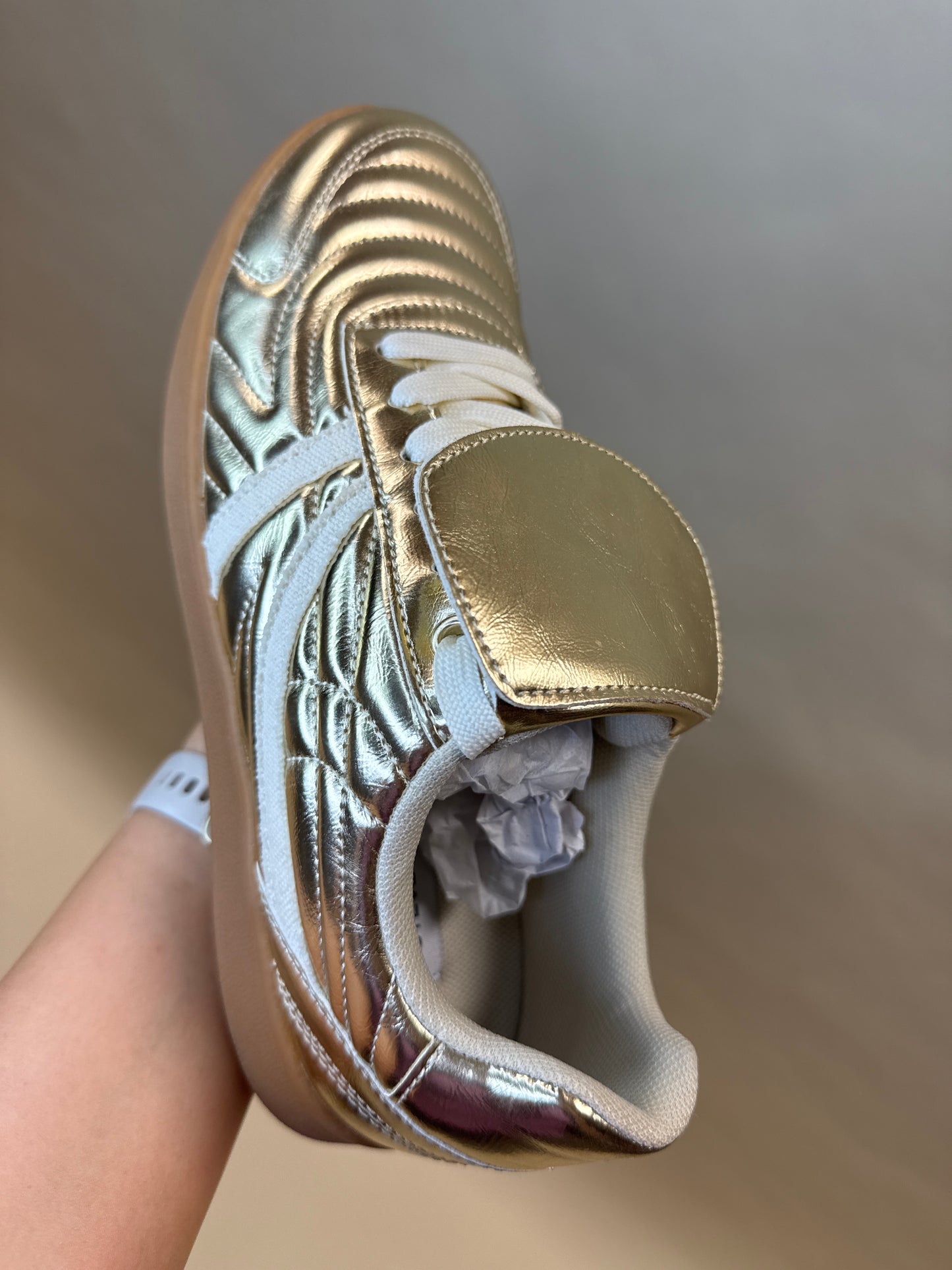 GOLD STEVE MADDEN TENNIS SHOES