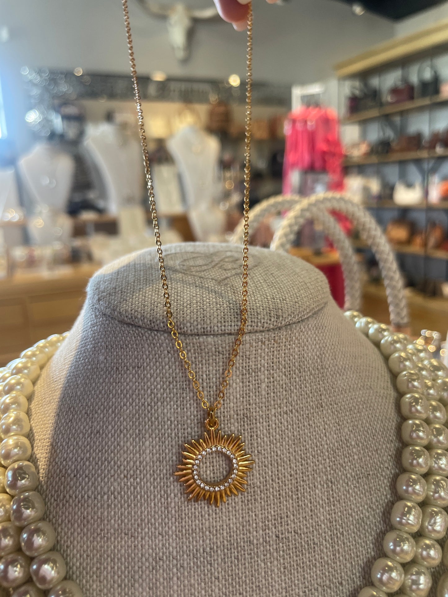 gold pendant necklace