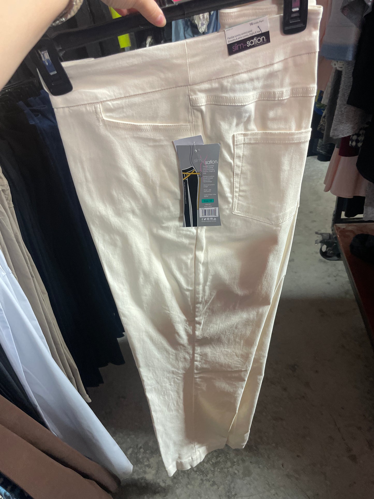 PULL-ON ANKLE PANT W/ REAL FRONT & BACK POCKETS