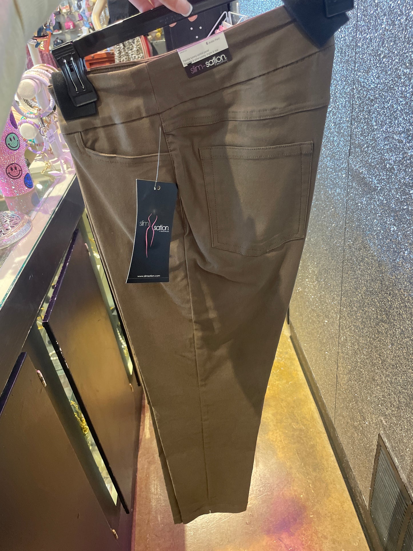 PULL-ON SOLID ANKLE PANT W/ LADDER STRAP HEM