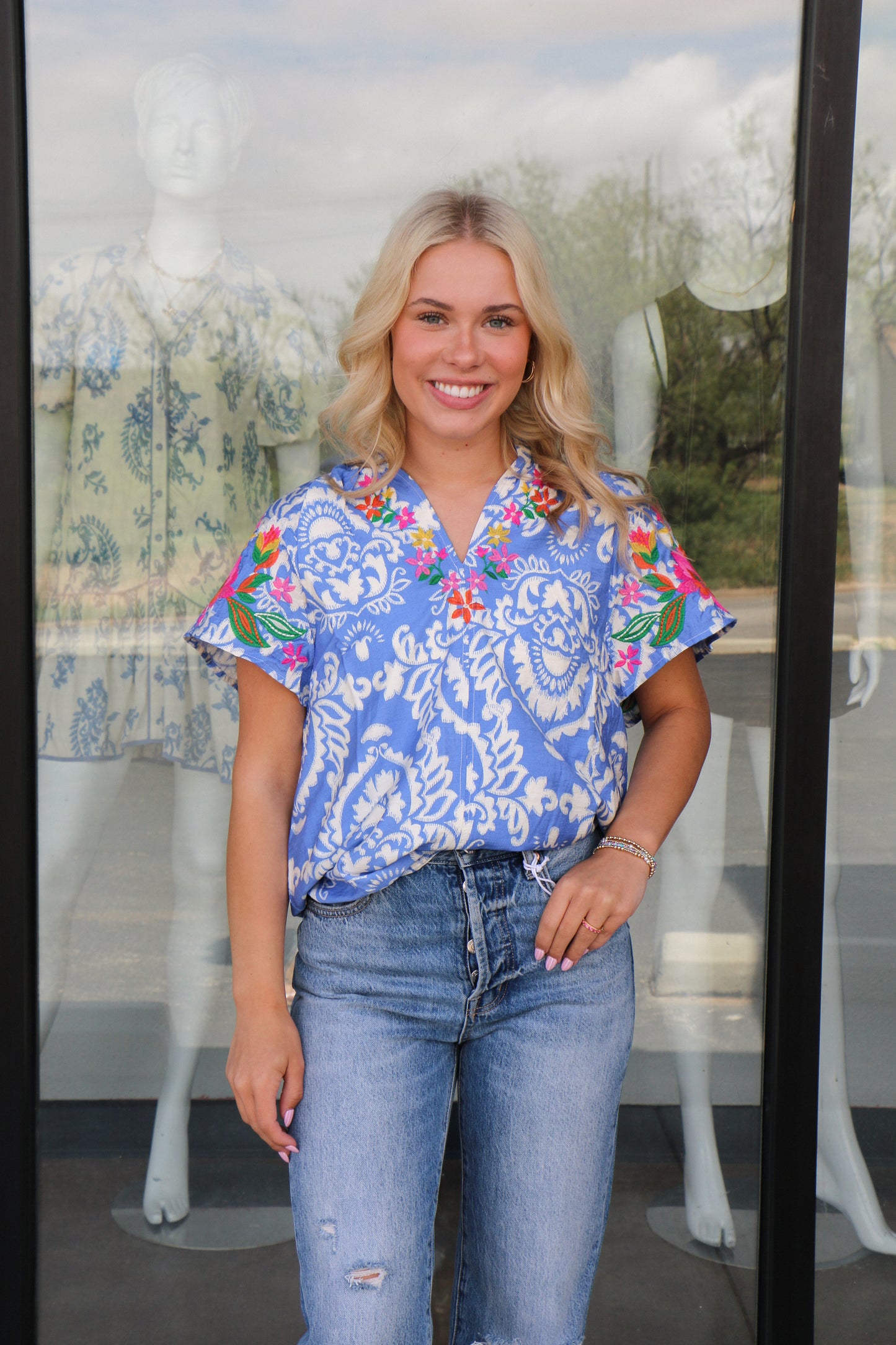 Short sleeve embroidered print top