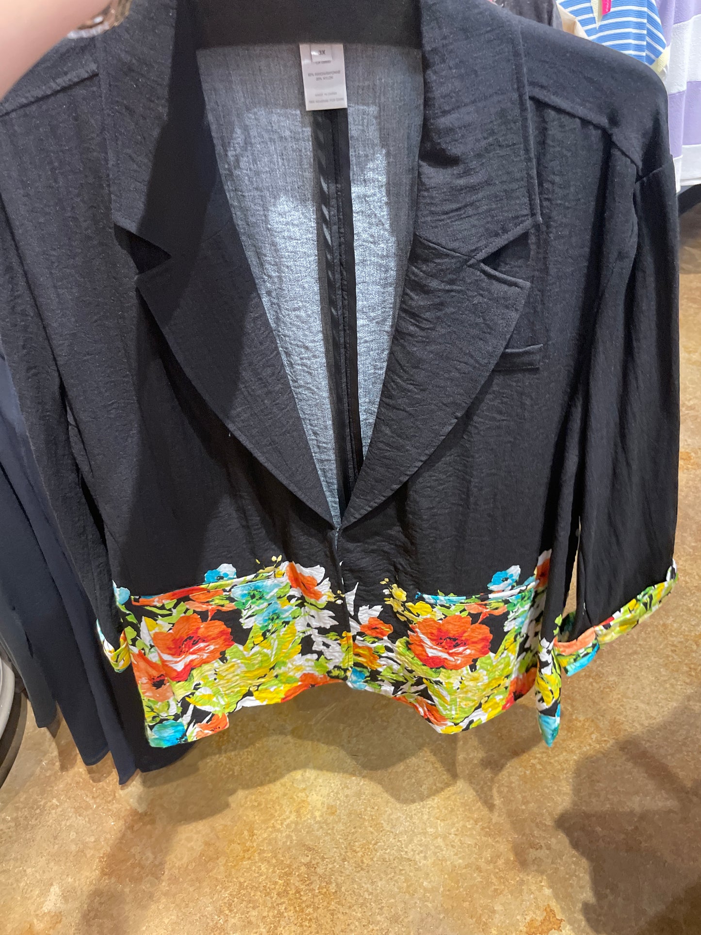 TUCKED CUFF 3/4 SLEEVE LAPEL FRT WELT PKT