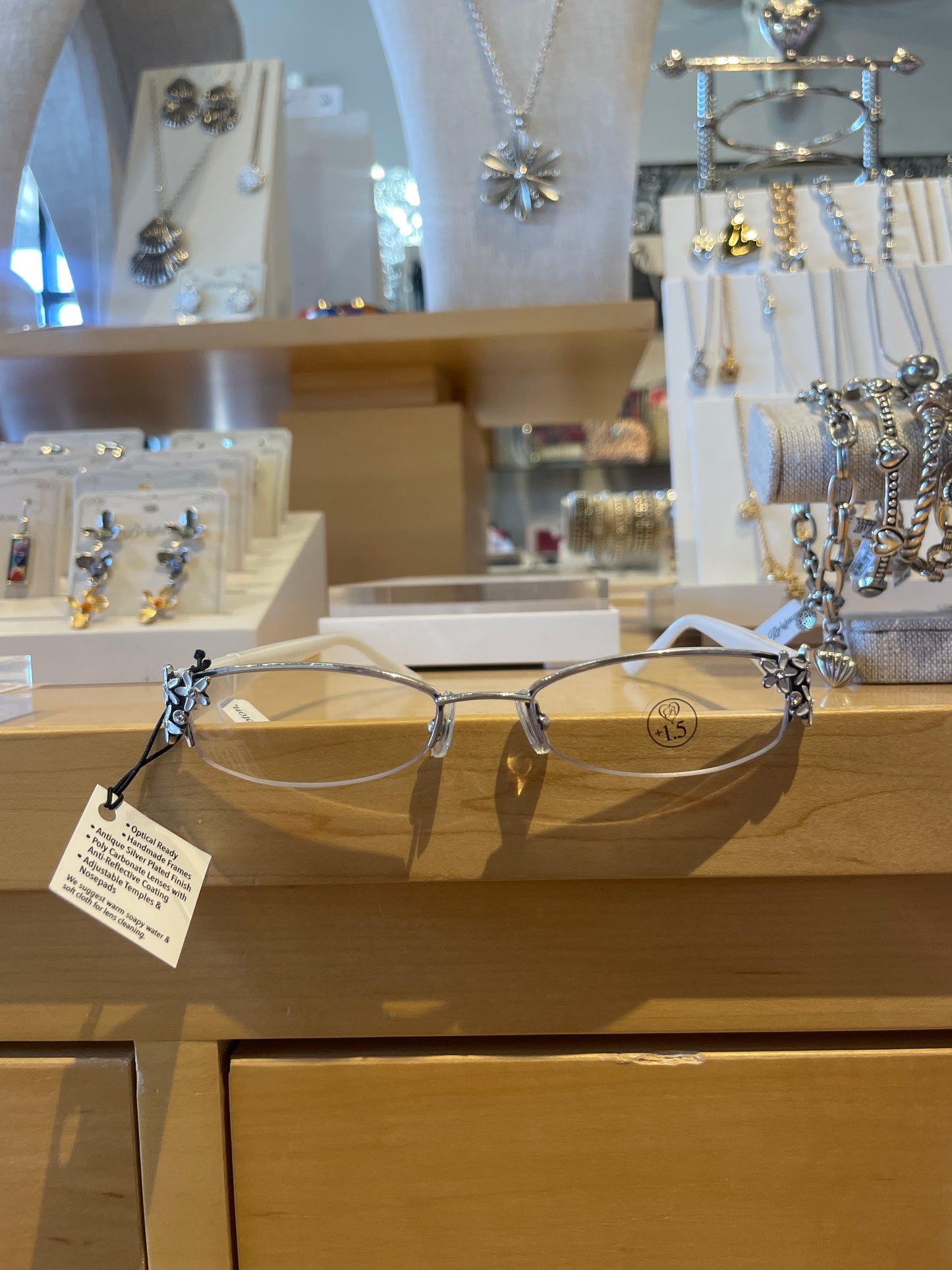 LOVE DAISY READERS WHITE PEARL