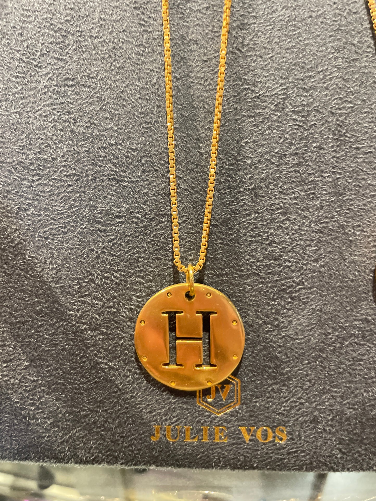 MONOGRAM PENDANT GOLD "H"