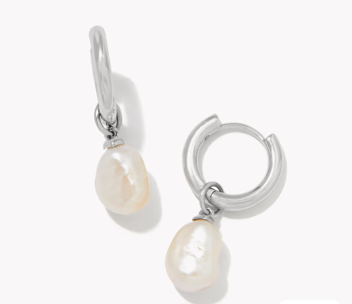 WILLA PEARL HUGGIE EARRING