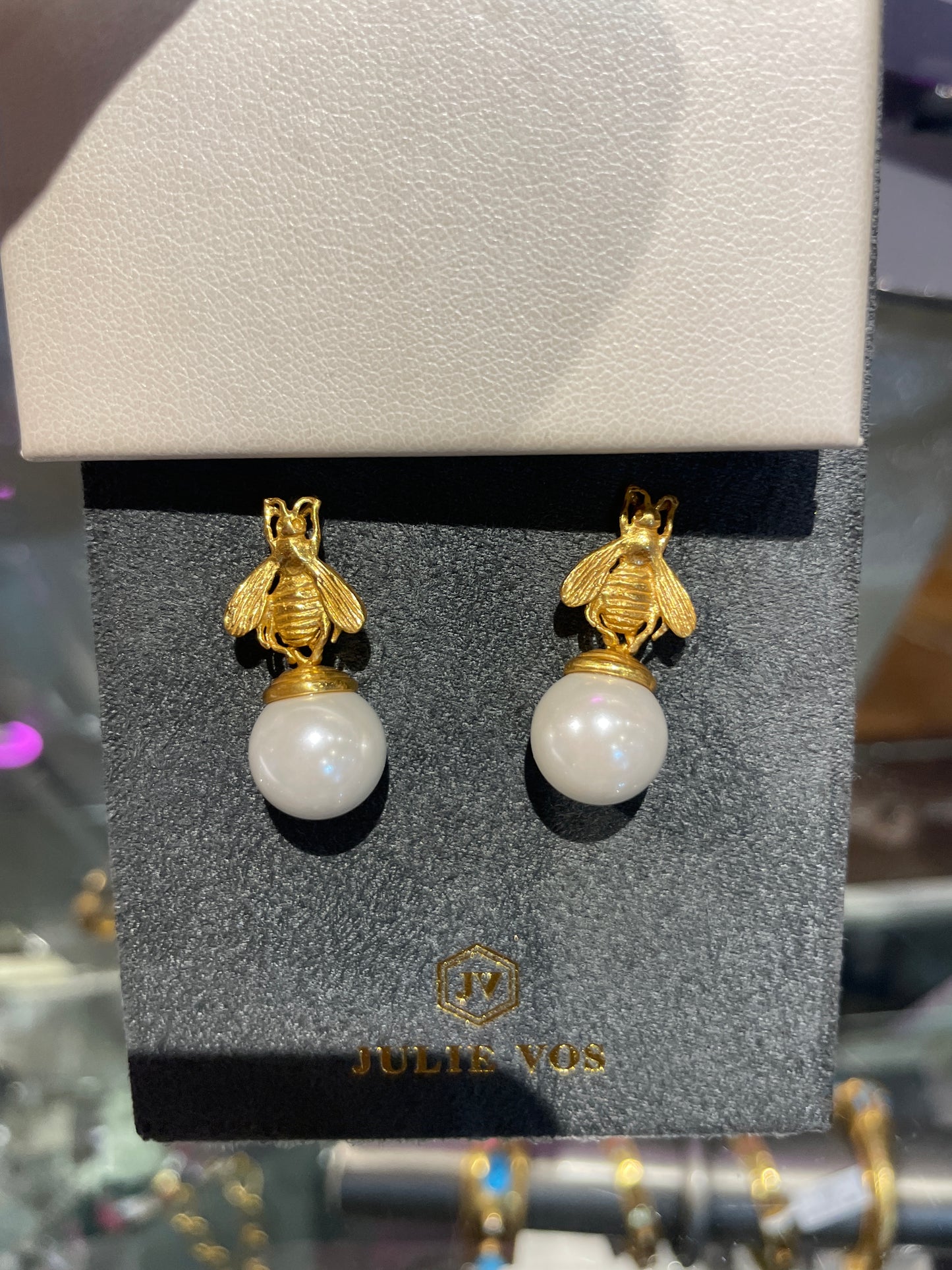 BEE PEARL DROP EARRING