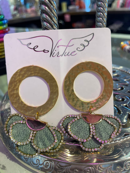Hammered Circle Post W/ Rhinestone Flower