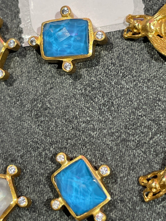 CLARA STUD GLD IRIDESCENT BLUE