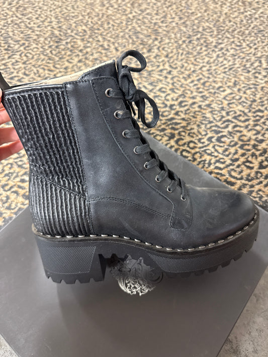 MOVELY BOOTS