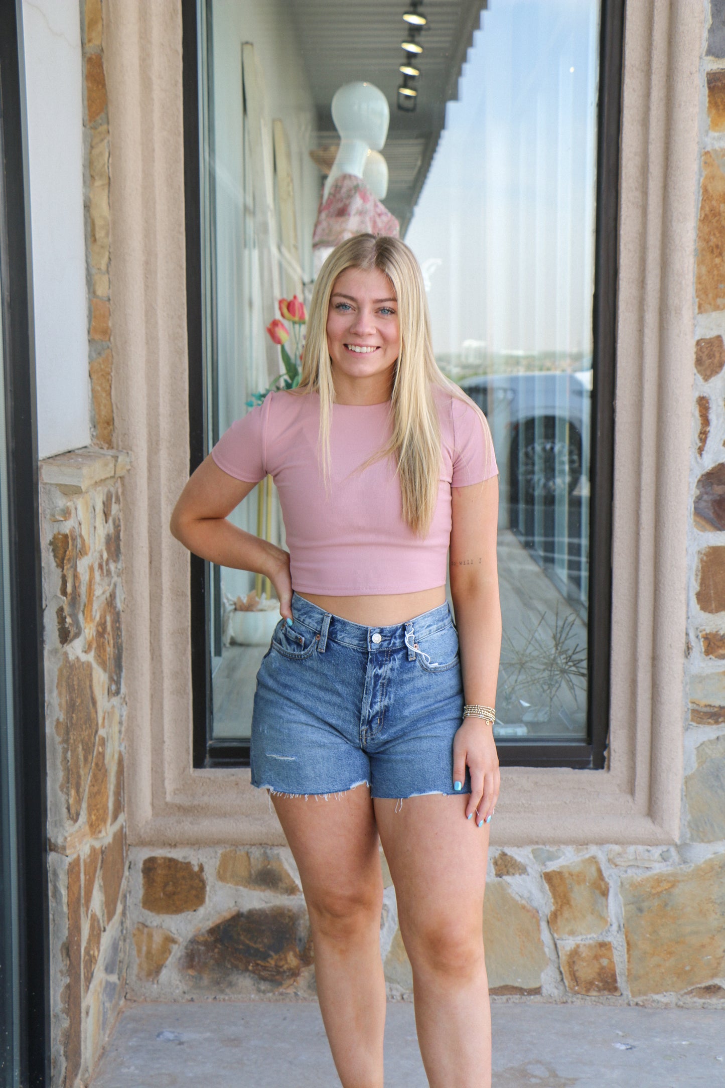 SHORT SLEEVE SEAMLESS CROP TOP