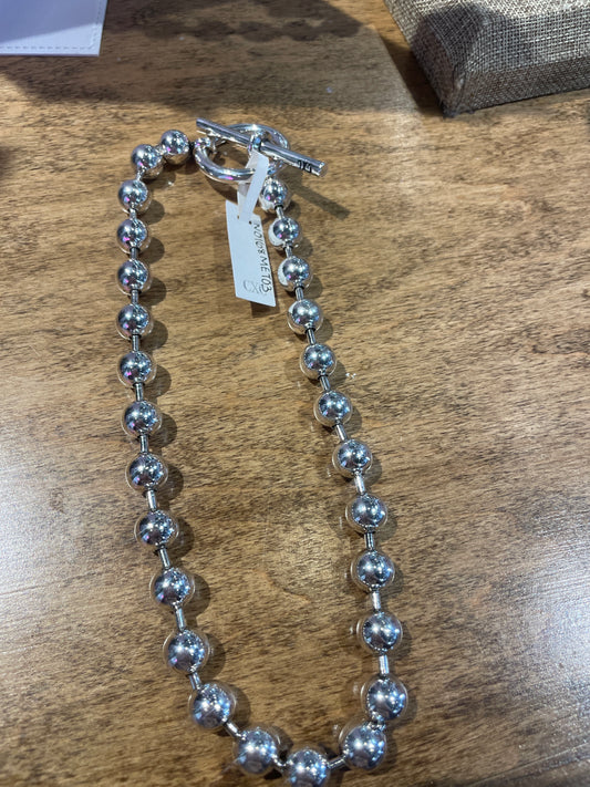 Ball silver necklace