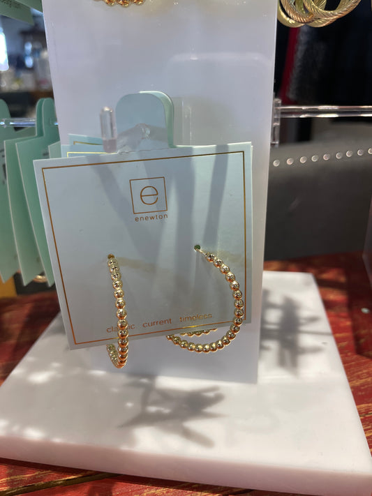 Beaded Classic 1.25' Post Hoop