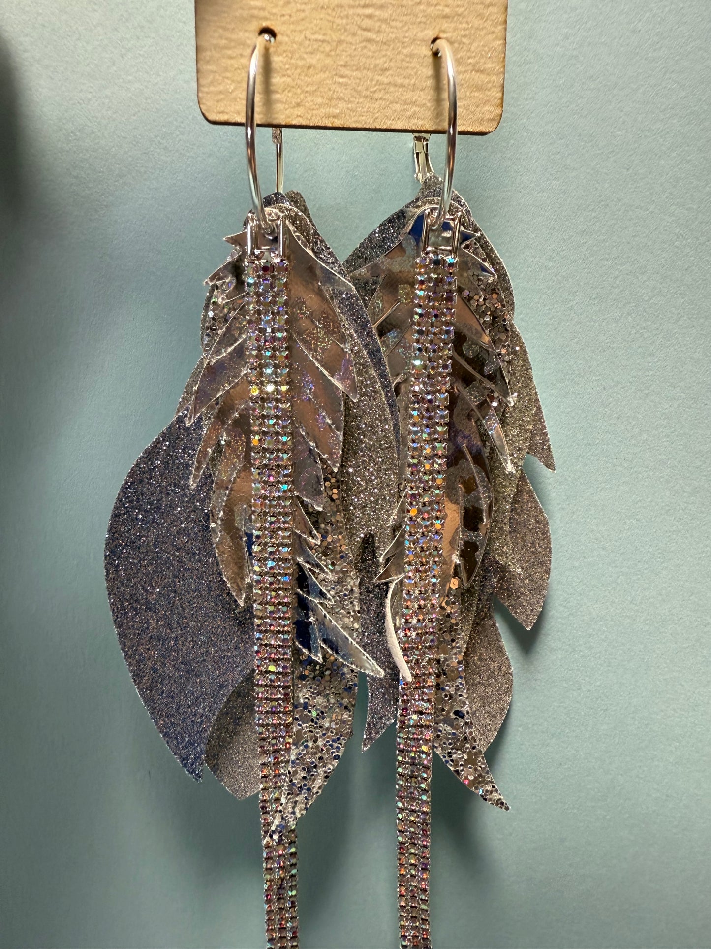 Long feather deatil dangle earrings