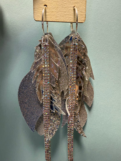Long feather deatil dangle earrings