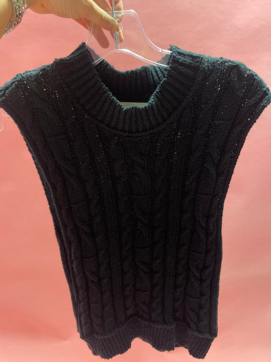 SHORT SLEEVE KNIT SWEATER