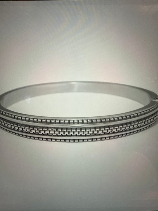 FERRARA SCALA HINGED BANGLE