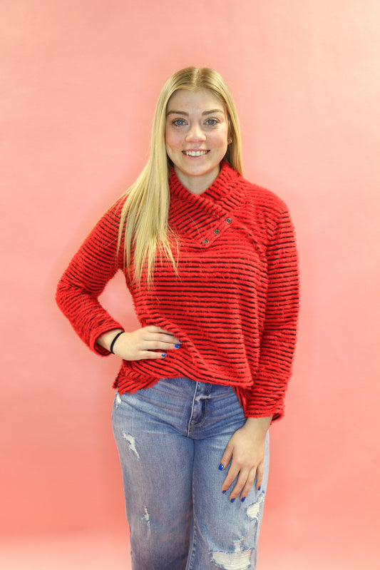 RED FUZZY LONG SLEEVE WITH TURTLE NECK AND BLACK STRIPES