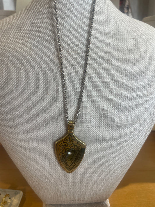 MEDAILLE CREST NECKLACE