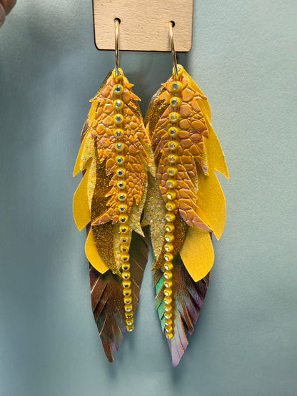 Long feather deatil dangle earrings