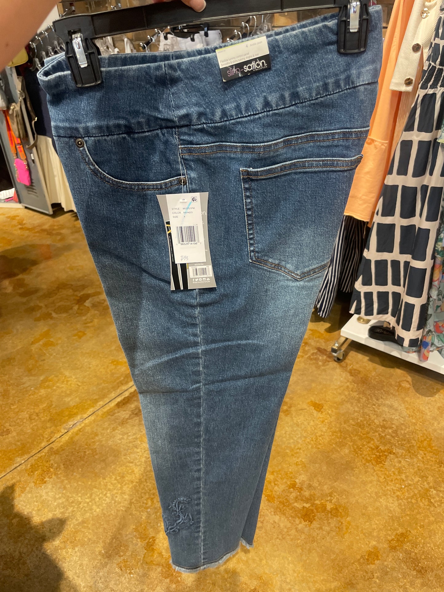 PULL-ON ANKLE PANT W/ REAL FRONT & BACK POCKETS