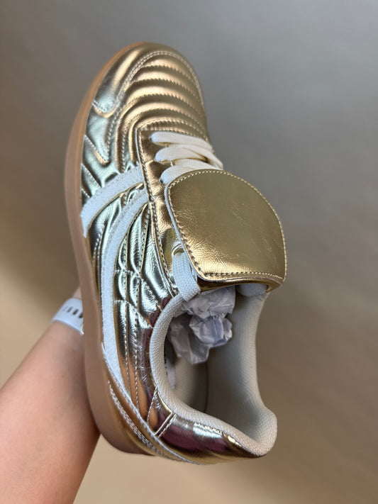 GOLD STEVE MADDEN TENNIS SHOES