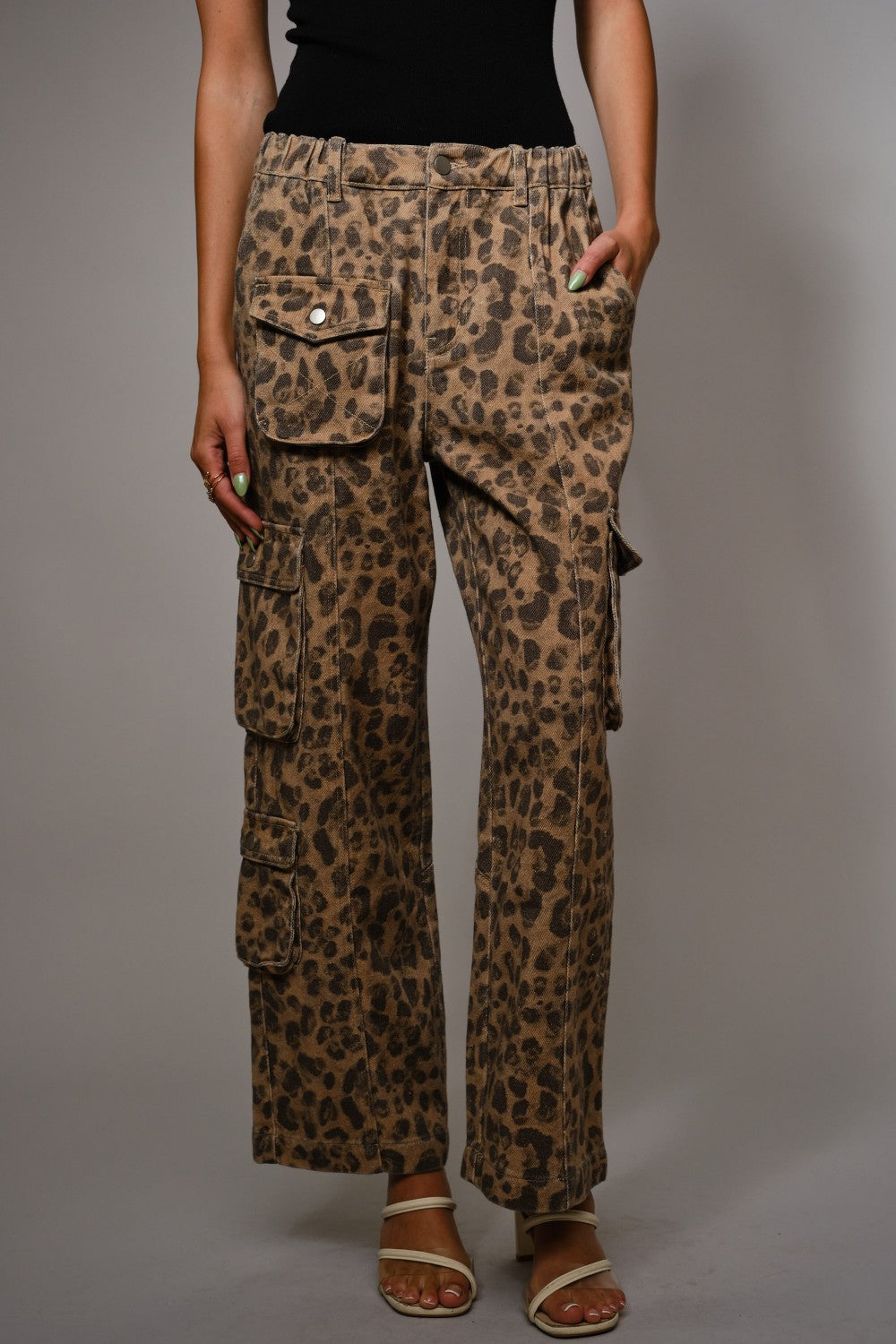 LOW RISE LEOPARD CARGO PANTS