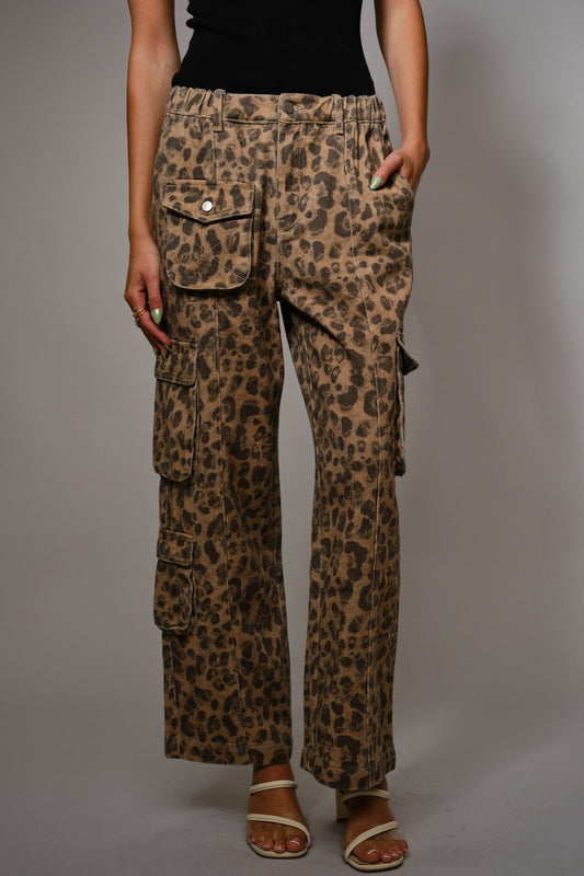 LOW RISE LEOPARD CARGO PANTS