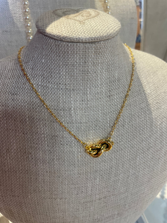 interlock single pendent necklace