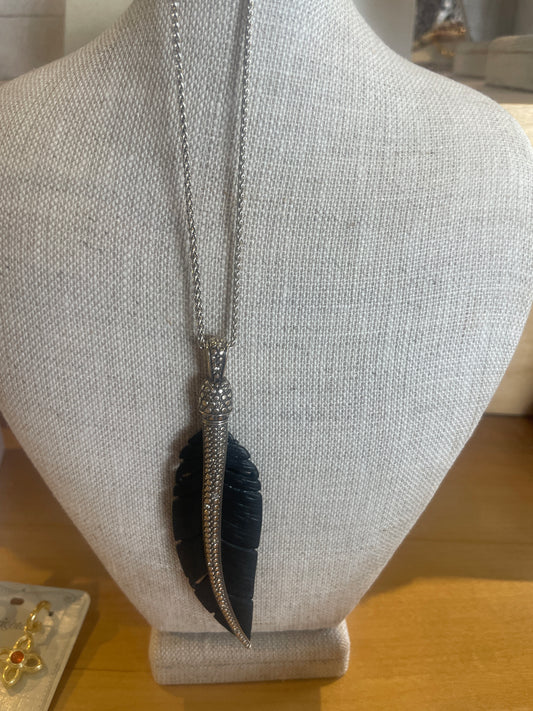 FREE SPIRIT BLK FEATHER NCK
