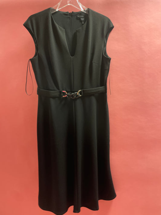 BLACK SLEEVELESS V-NECK DRESS W/BELT