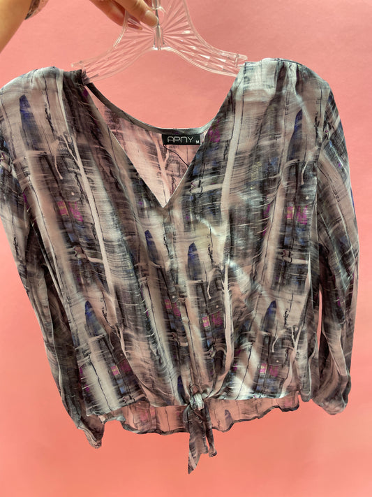 B54 V Neck Tie Front Top