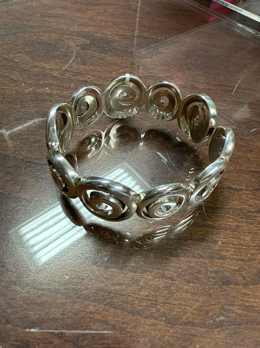 Vertigo silver hinged bangle