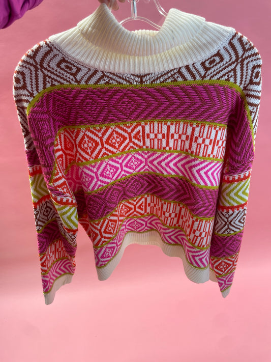GEO PATTERN TURTLE NECK