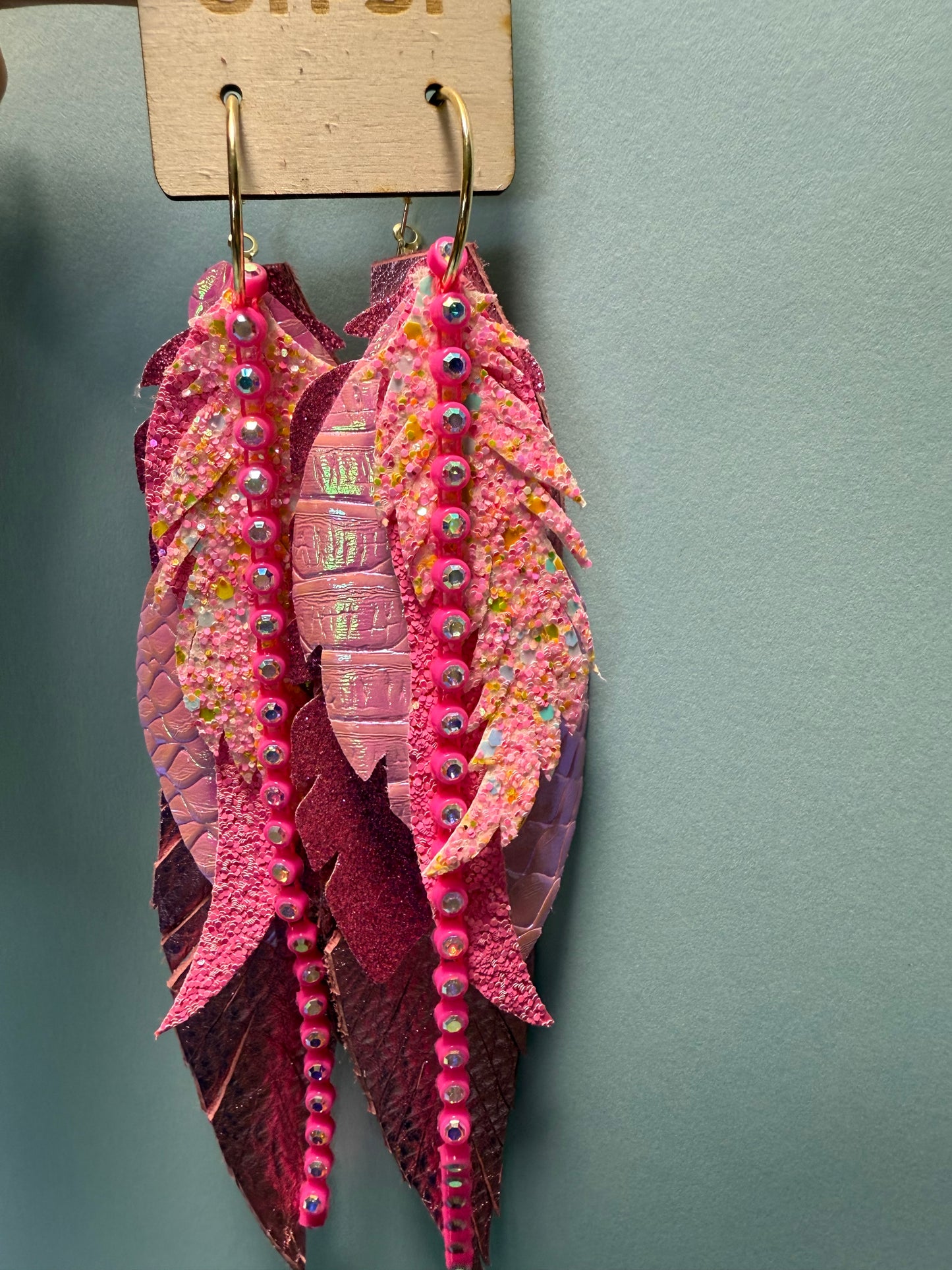 Long feather deatil dangle earrings