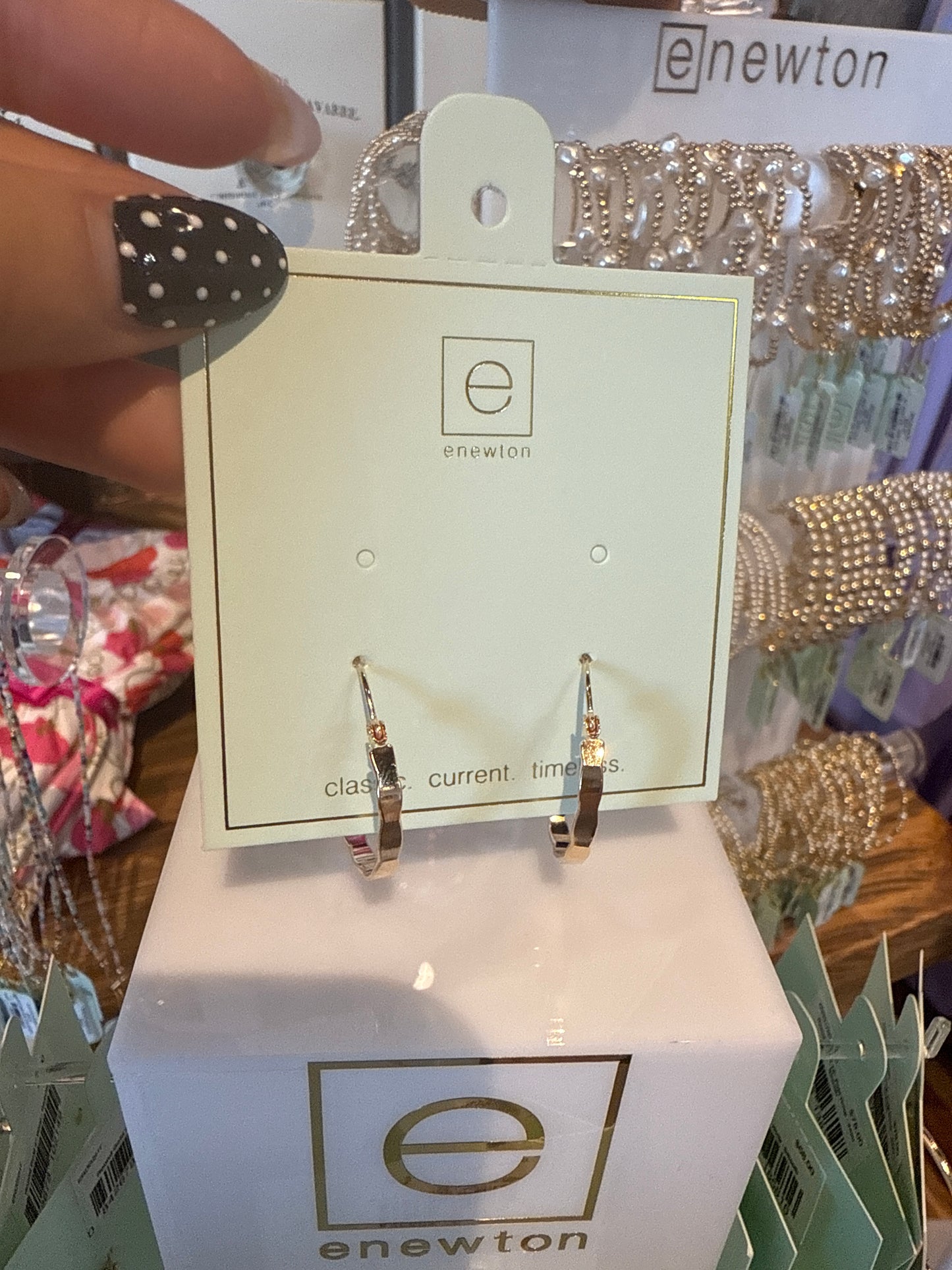 gold 1.25 scallop hoop